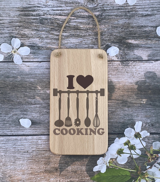 Hanging Sign - I Love Cooking - Mothers Day - Fathers day - Birthday - Christmas gift